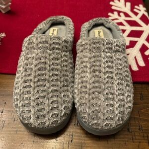 Dearfoams cushioned slippers